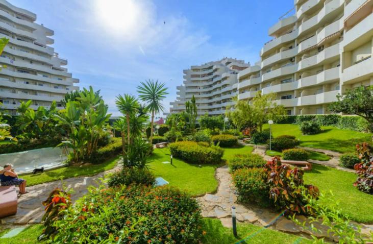 Benal Beach Suite, Parque Acuatico Y Vistas Al Mar Benalmadena Exterior photo
