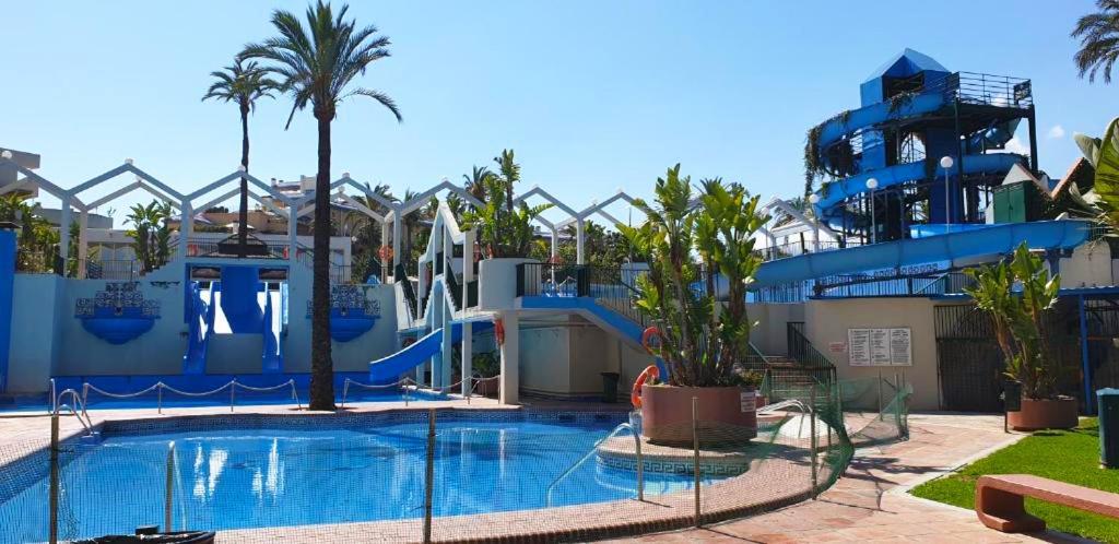 Benal Beach Suite, Parque Acuatico Y Vistas Al Mar Benalmadena Exterior photo